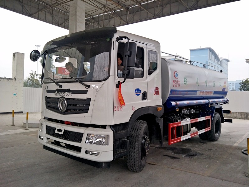 东风T5洒水车.jpg