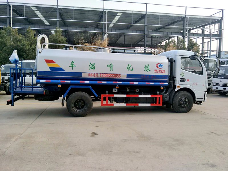 9吨洒水车.jpg