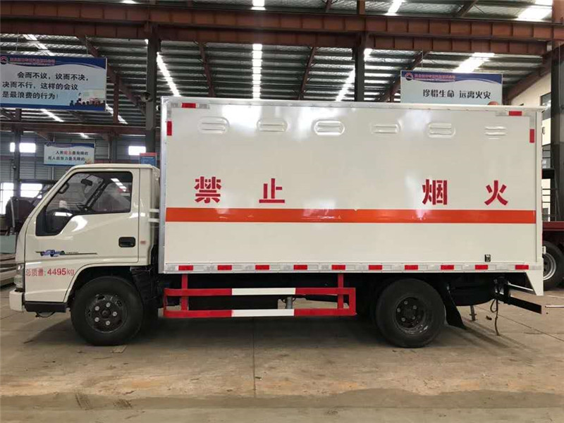 江铃毒性感染性危险物品运输车 (5).jpg