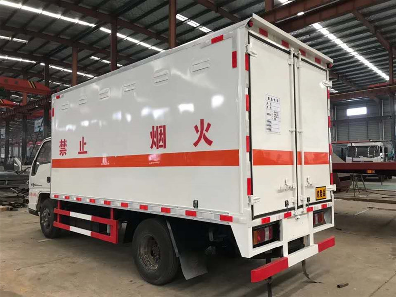 江铃毒性感染性危险物品运输车 (6).jpg