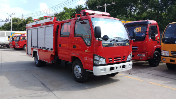 五十铃3吨水罐消防车(1).jpg