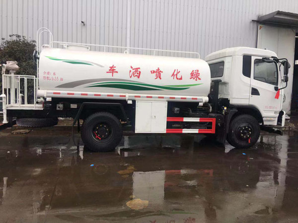 12吨东风专底洒水车2.jpg