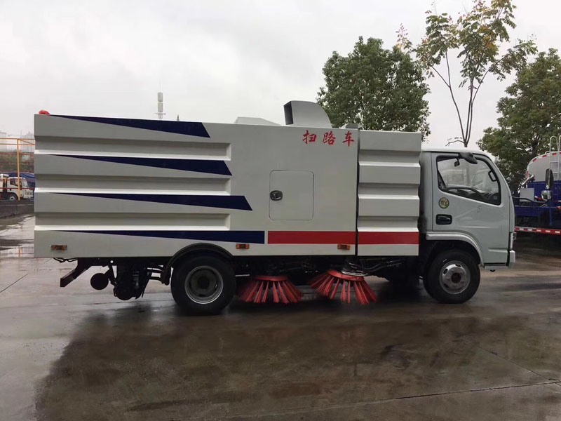 东风小多利卡D6扫路车2.jpg