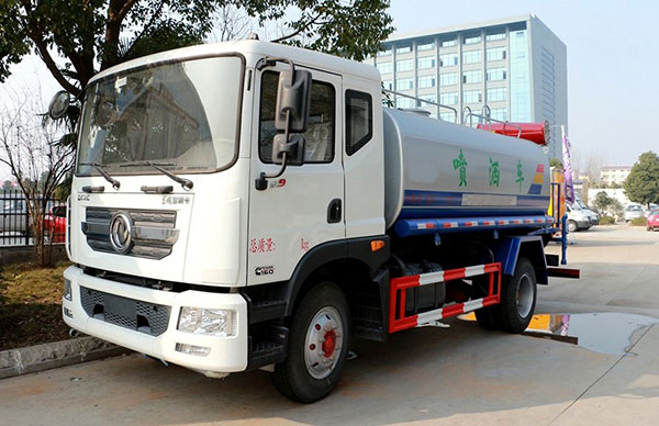 东风D9 12吨雾炮车.jpg