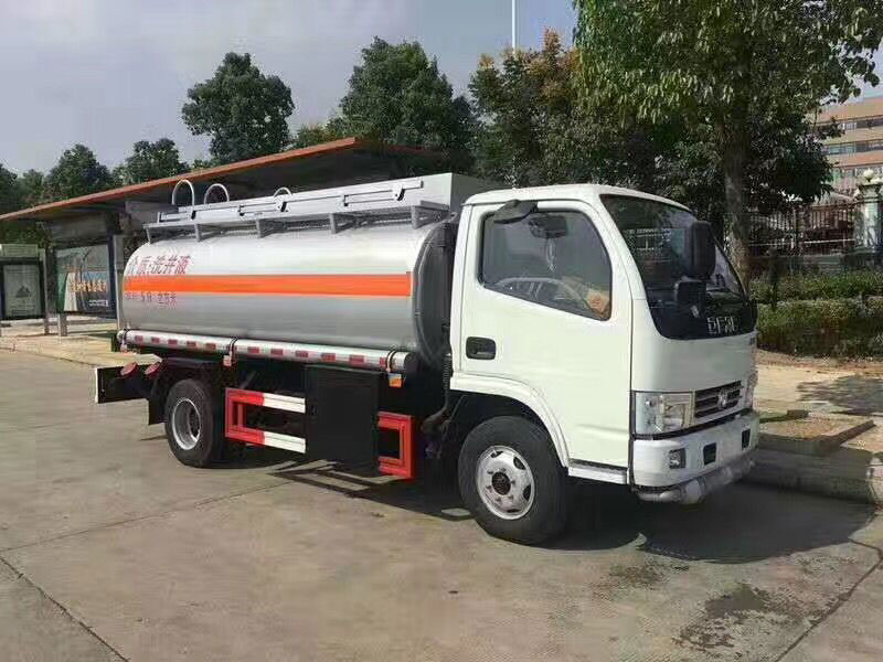 东风5吨小型加油车