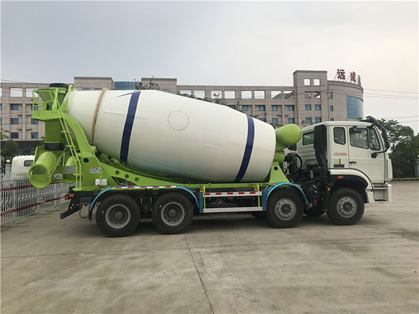 重汽豪瀚12方轻量化搅拌车.jpg