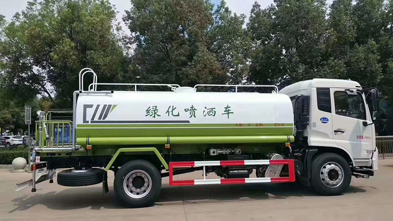 天锦14吨洒水车3.jpg