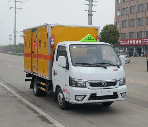 HTW5035XRYE6型易燃液体厢式运输车1.jpg