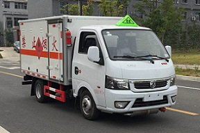 CLW5030XRYE6型易燃液体厢式运输车1.jpg