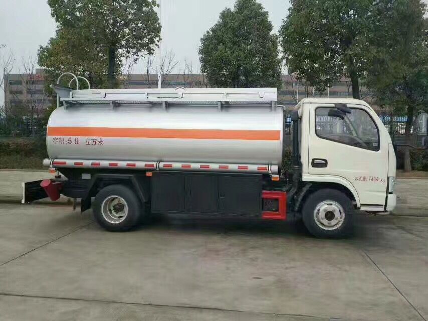 国五东风5吨小型加油车.jpg