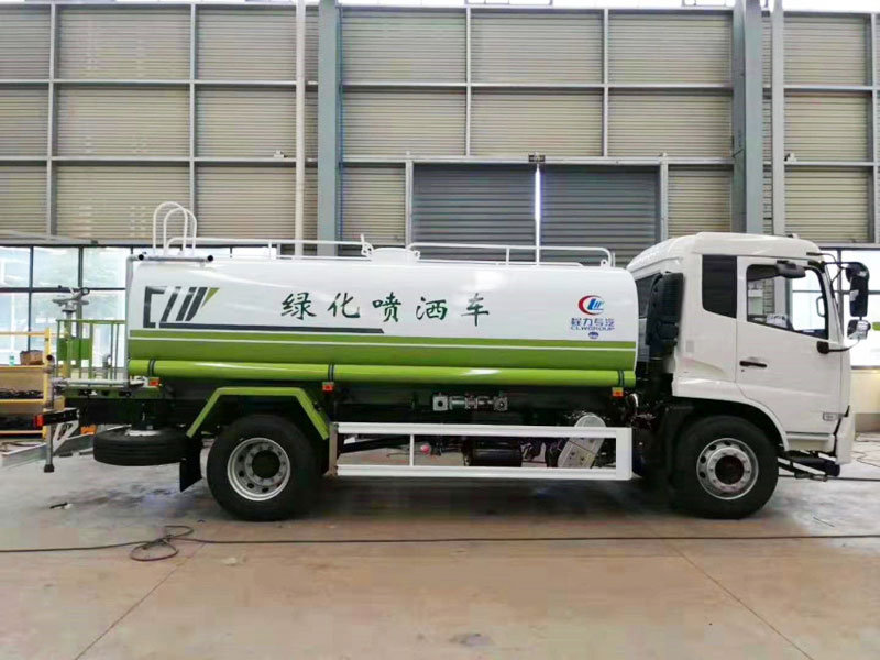 国六东风天锦12吨洒水车.jpg