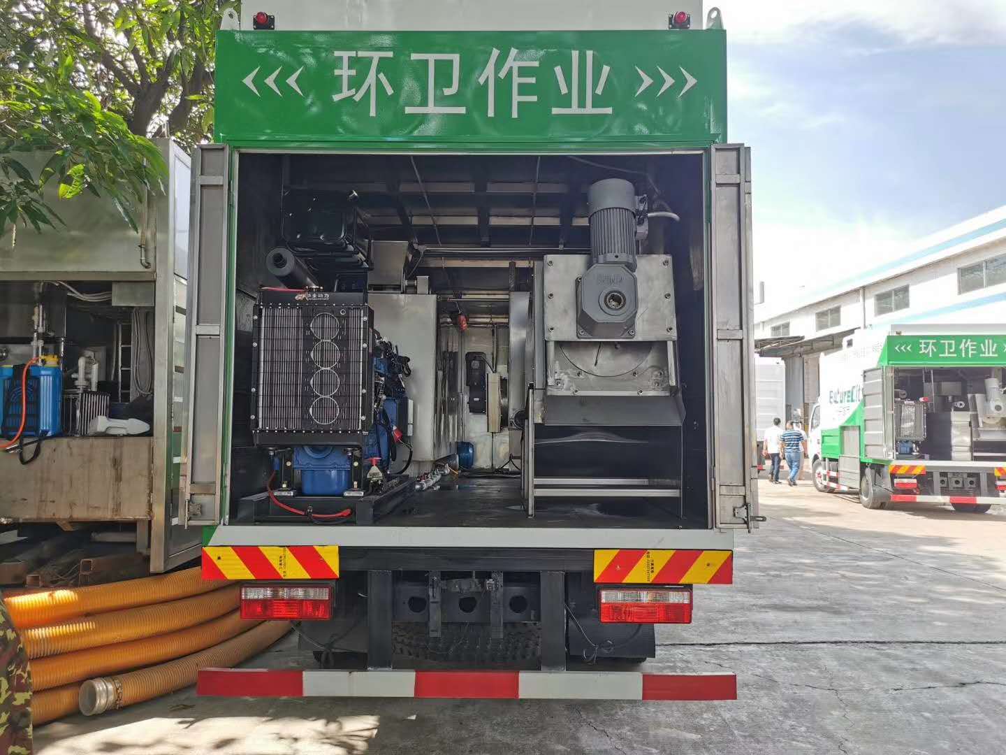 998牌新型吸污净化车