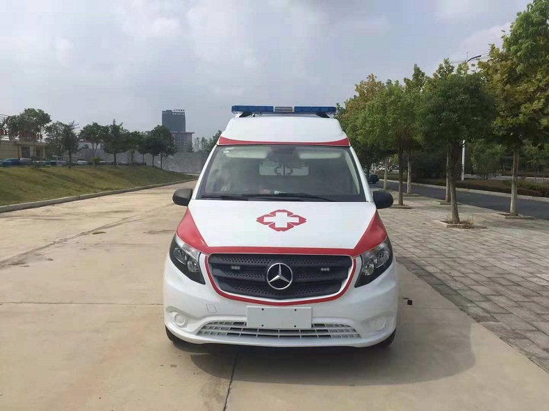 奔驰威霆航空版救护车.jpg