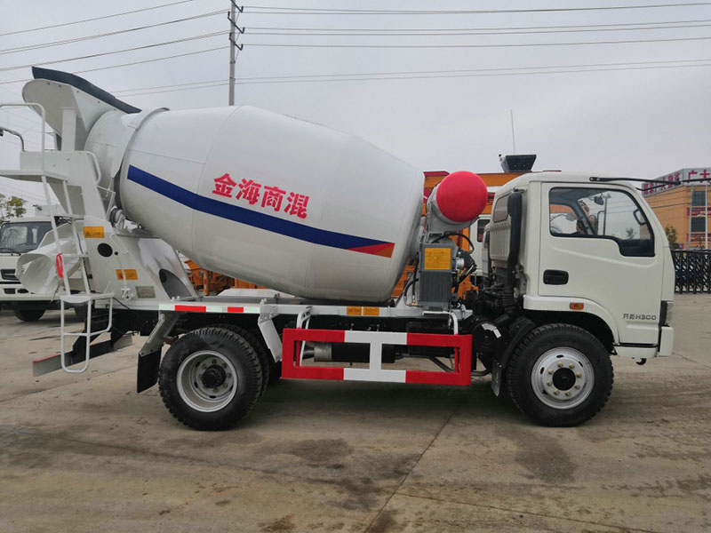 跃进3-5方自拌料搅拌车.jpg