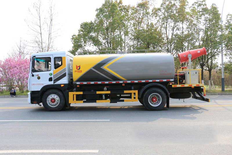 国六东风多利卡D9 14方洒水车.jpg