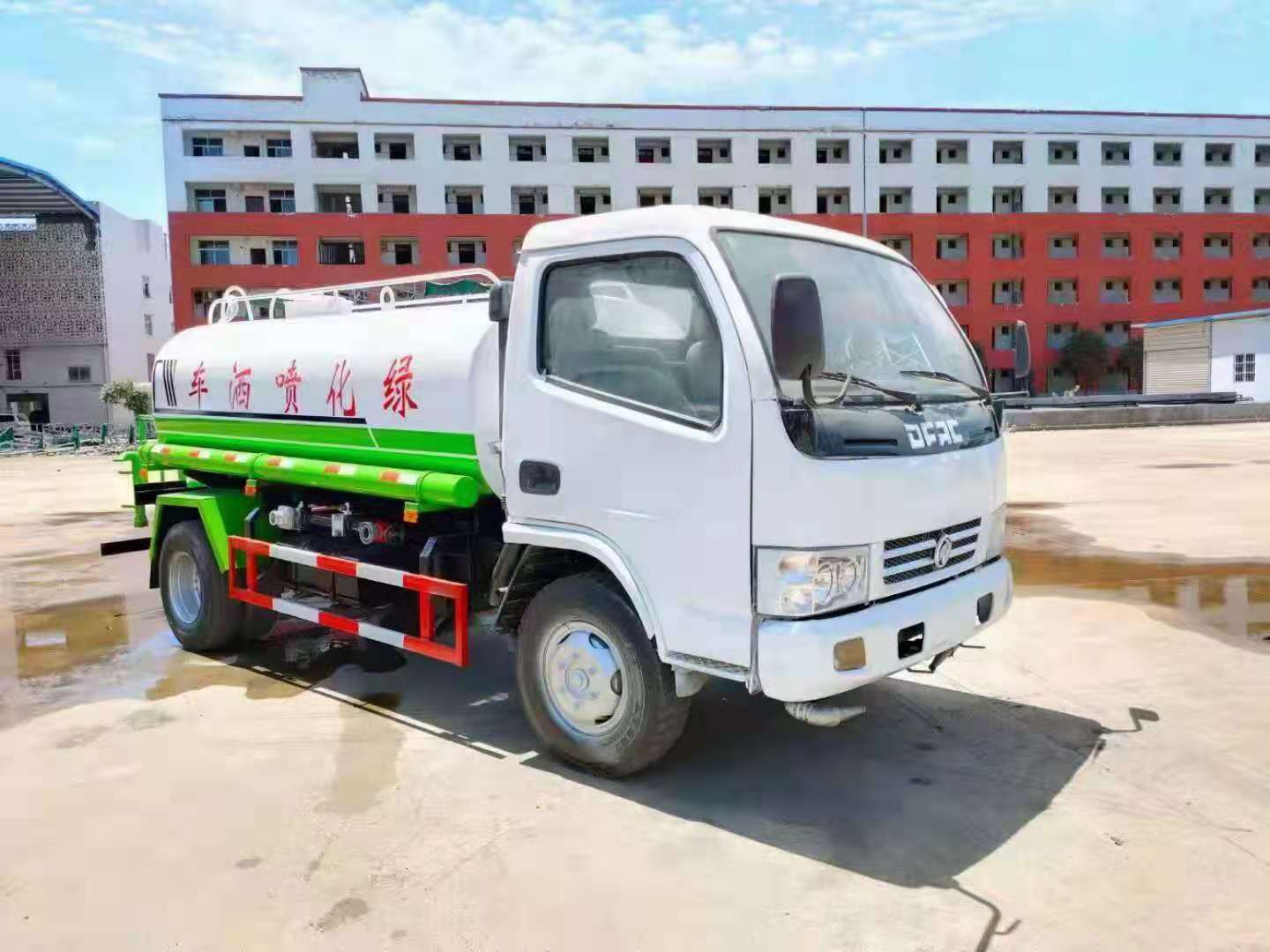 不上户5吨洒水车.jpg