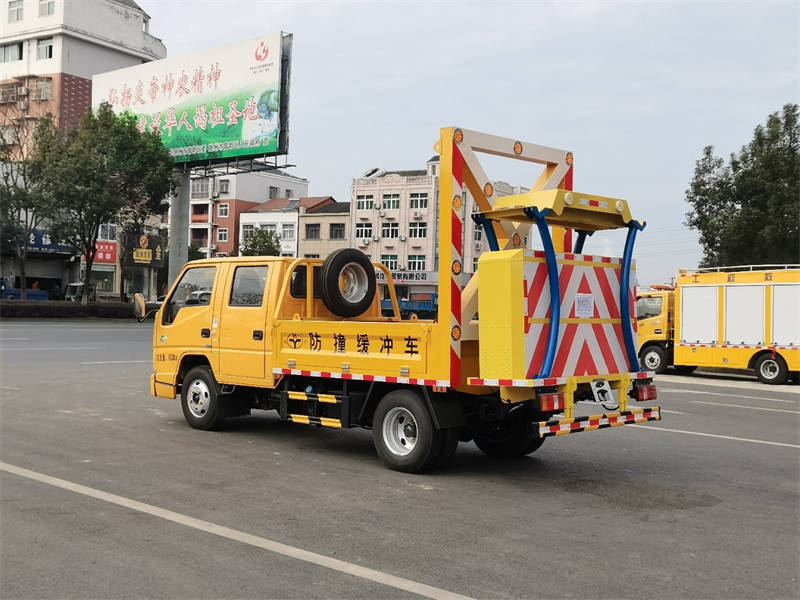 江铃防撞车 HYS5041TFZJ6 江铃双排座70K防撞缓冲车介绍 100K防撞缓冲车底价