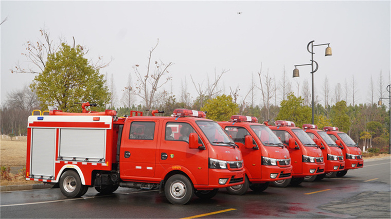 东风途逸蓝牌水罐消防车 (1).jpg