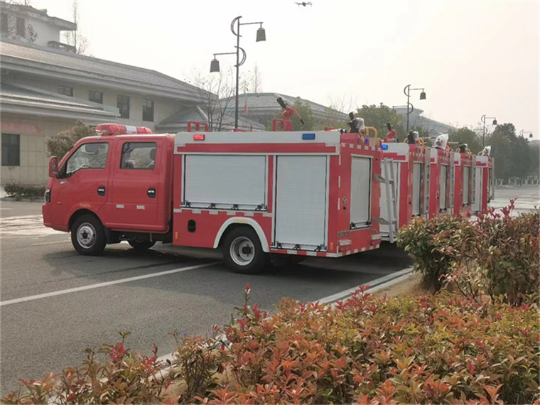 东风途逸蓝牌水罐消防车 (12).jpg