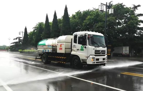 洒水车