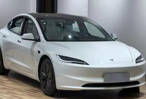 特斯拉model3  2.jpg